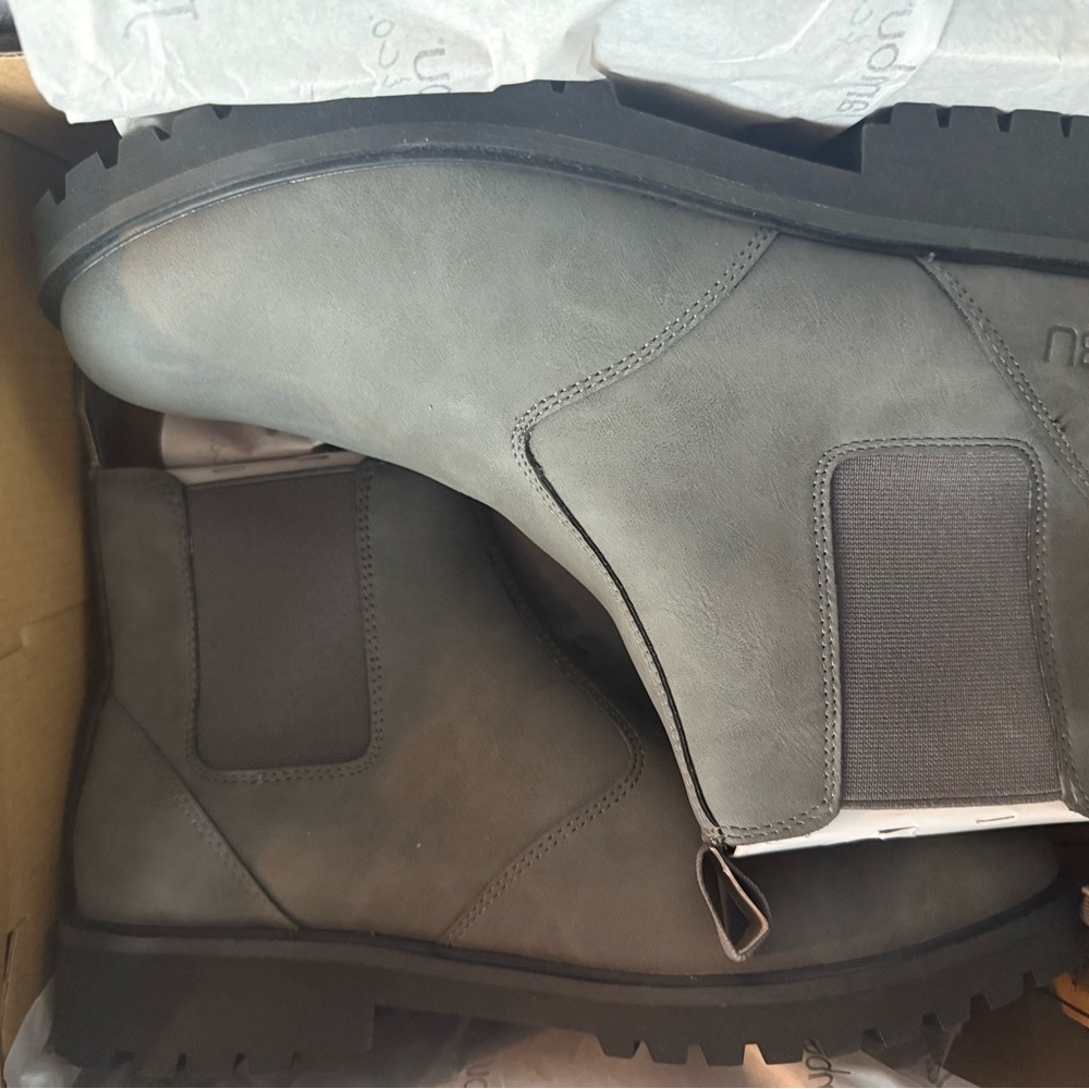 JBU Kai Slip and Water-Resistant Mens Chelsea Boot Grey New in Box with Tag - Picture 10 of 14